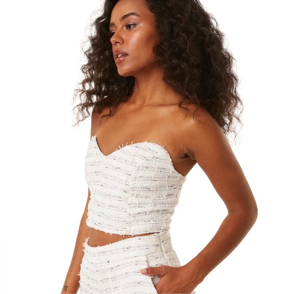 MISA CHOUPETTE Zipper Back Tweed
Top, NWT
Misa Los Angeles
$121 $250 - Picture 1 of 3